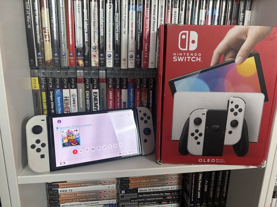 Zestaw Konsola Nintendo Switch OLED Etui 2 gry