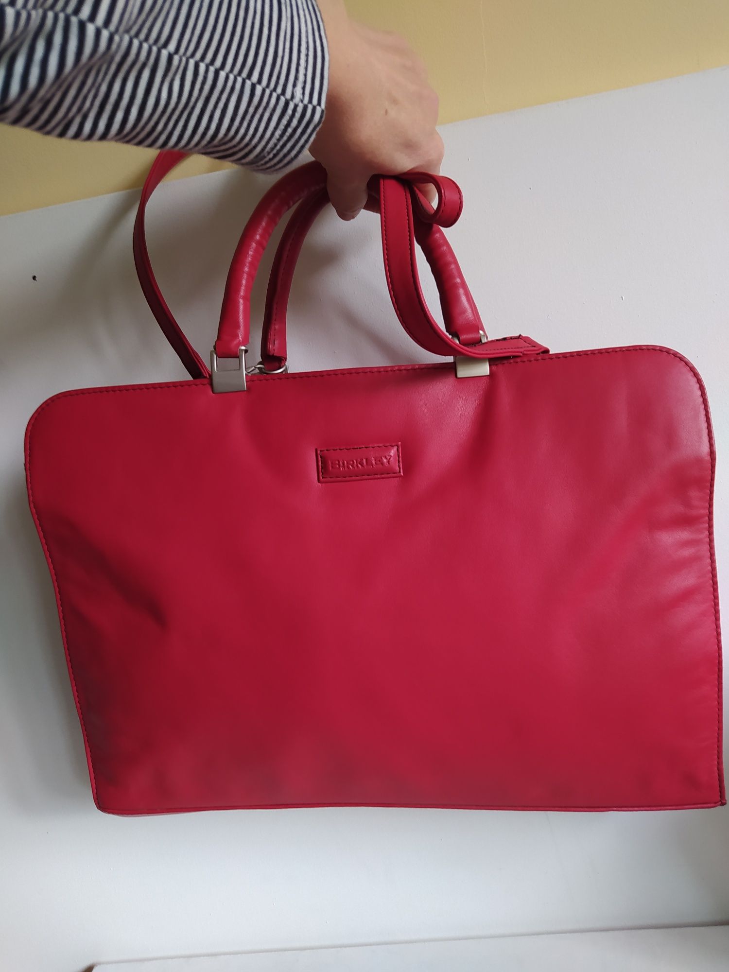 Сумка портфель красный матовый кожаный новый бренд.   BIRKLEY.