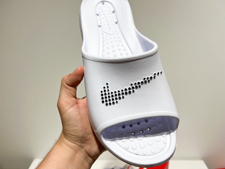 Тапочки Nike Victori One Shower Slide CZ5478-100