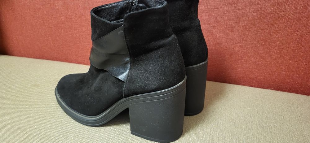 Шкіряні черевики 40р в ідеальному стані