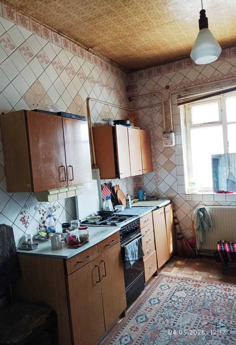 Продам.. 1/2 дома в Мерефе район вокзала.