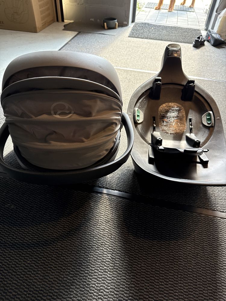 Cybex nosidelko Cloud Z I-size plus baza obrotowa do samochodu
