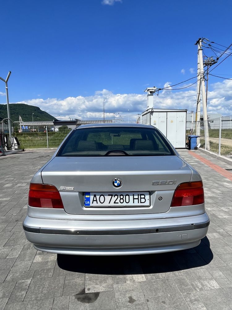 Автомобіль BMW E39