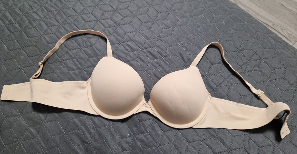 Жіночий бюстгалтер