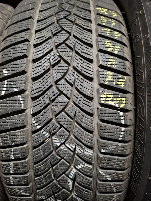 4X Goodyear efficentgrip performsnce 225.45.17 94V ok8mm