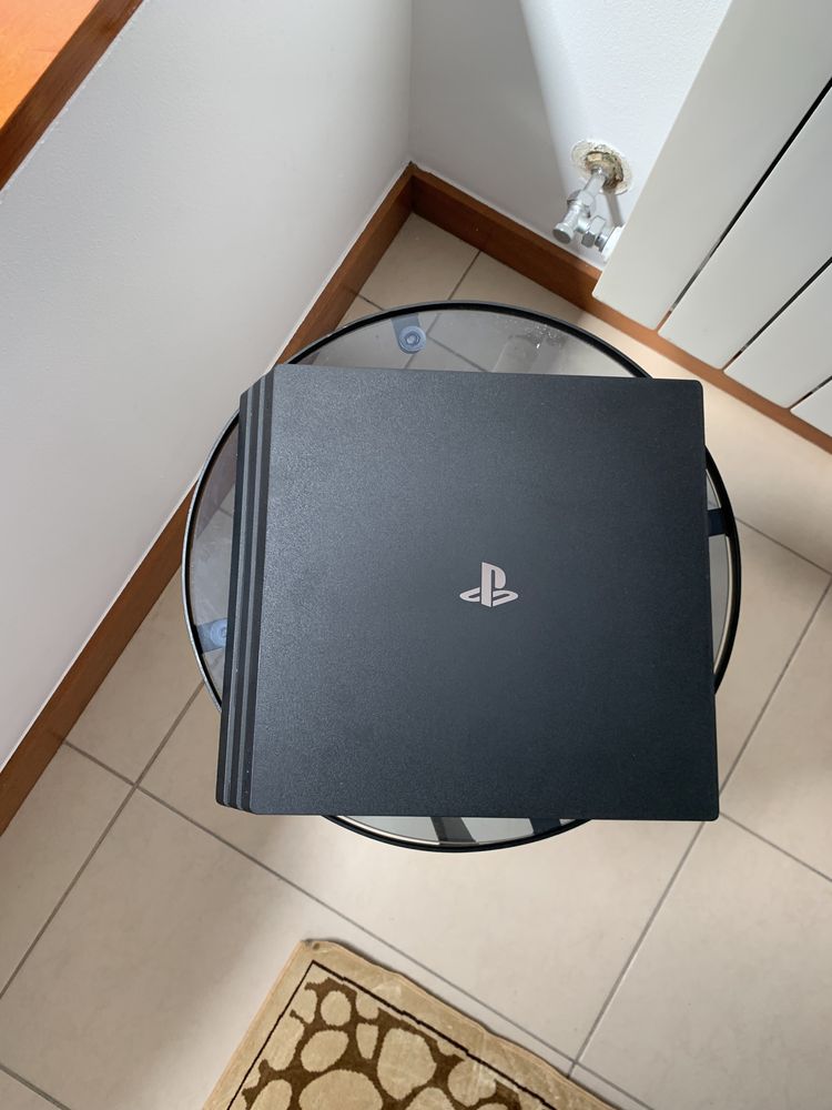 Playstation 4 Pro ( 1TB )