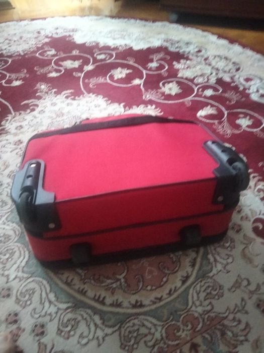 сумки дорожні одна жіноча роз45/30 червона друга розмір65/35