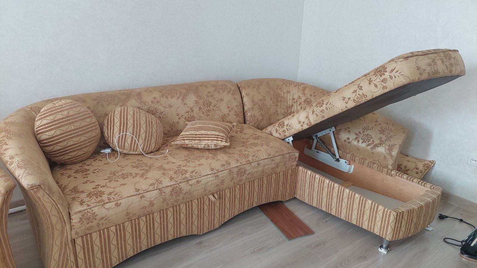 Меблі для вітальні, Диван, уголок, розкладний диван, +крісло