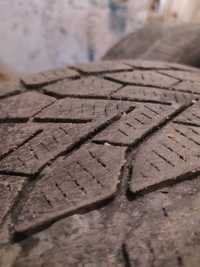 Зимова резина 215/60 r16