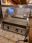 Grill do hot dogów
