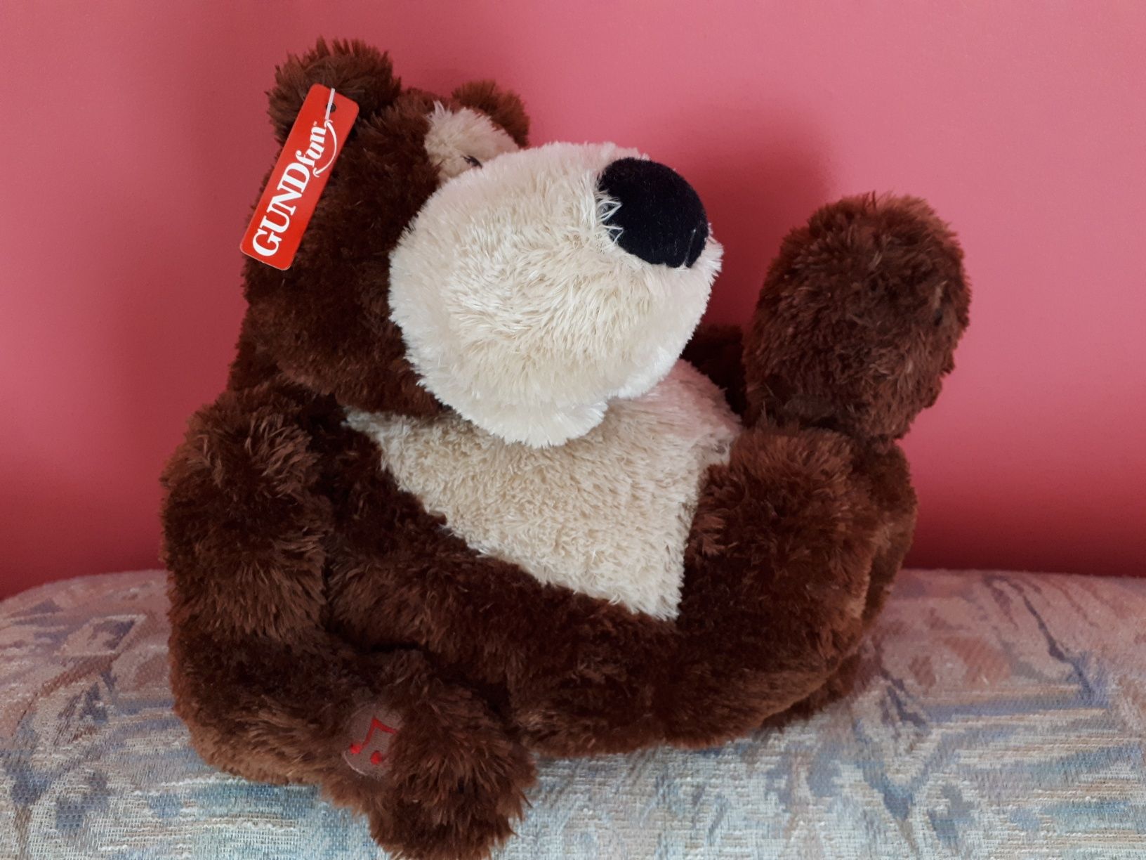 Peluche caozinho com música "oh happy day" 27x24cm