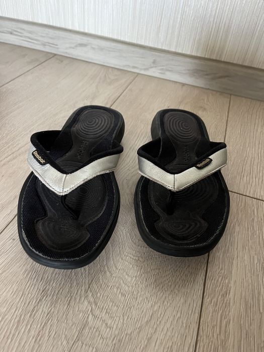 Сланці шльопки reebok