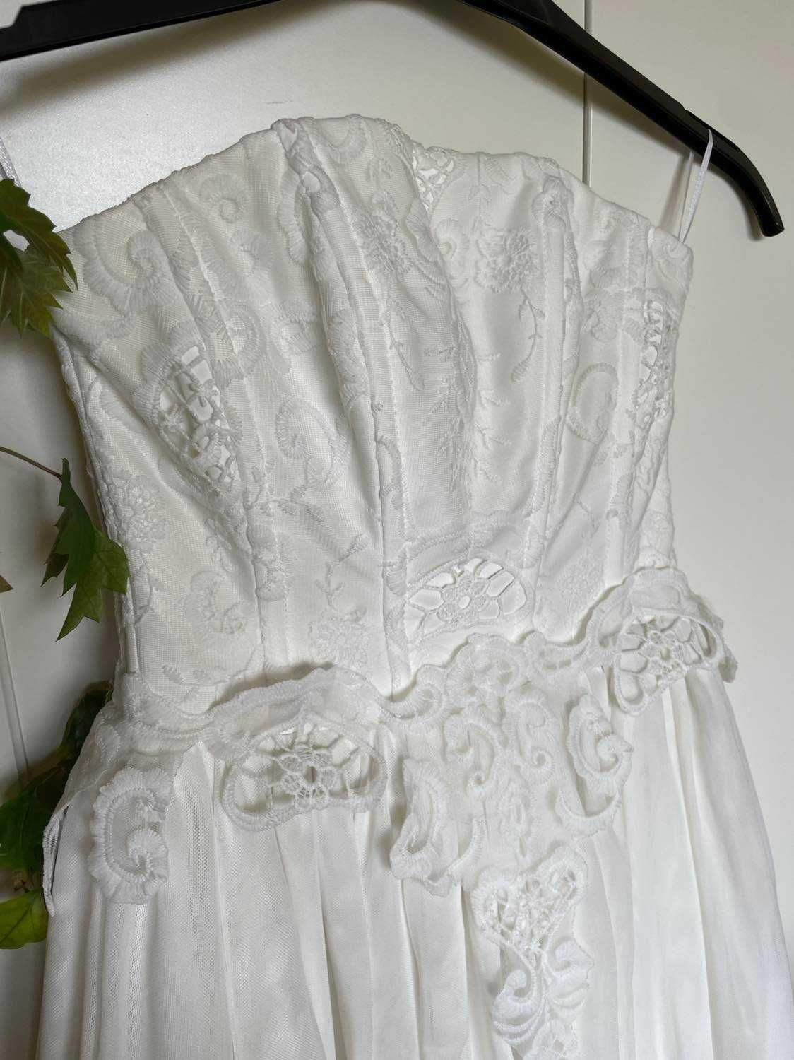Sukienka Lou gorsetowa koronkowa biała księżniczka rozkloszowana