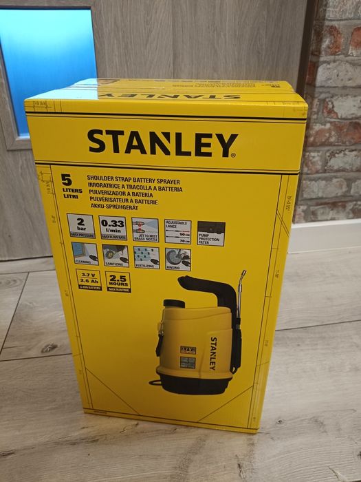 Opryskiwacz akumulatorowy ciśnieniowy z teleskopową dyszą Stanley 5 l