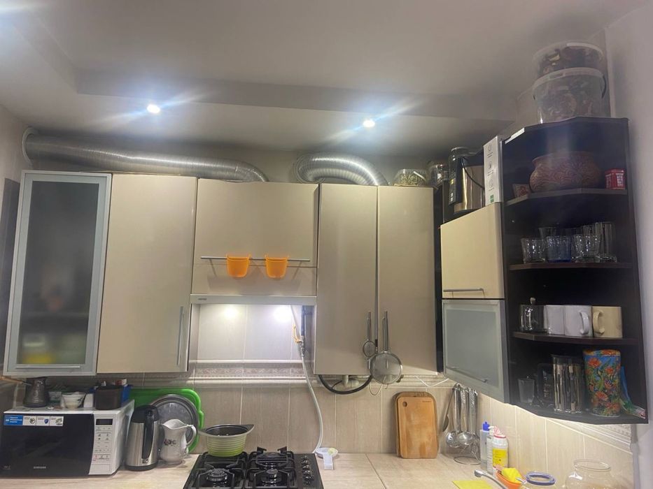 Продаються кухонні корпусні меблі