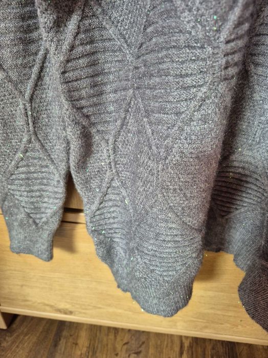 Sweterek damski z ozdobną nitką XXL
