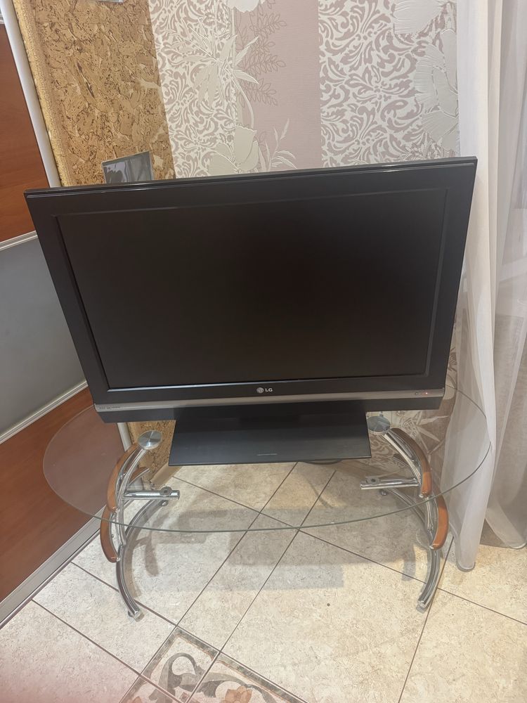 Продам телевизор LG32LC2R