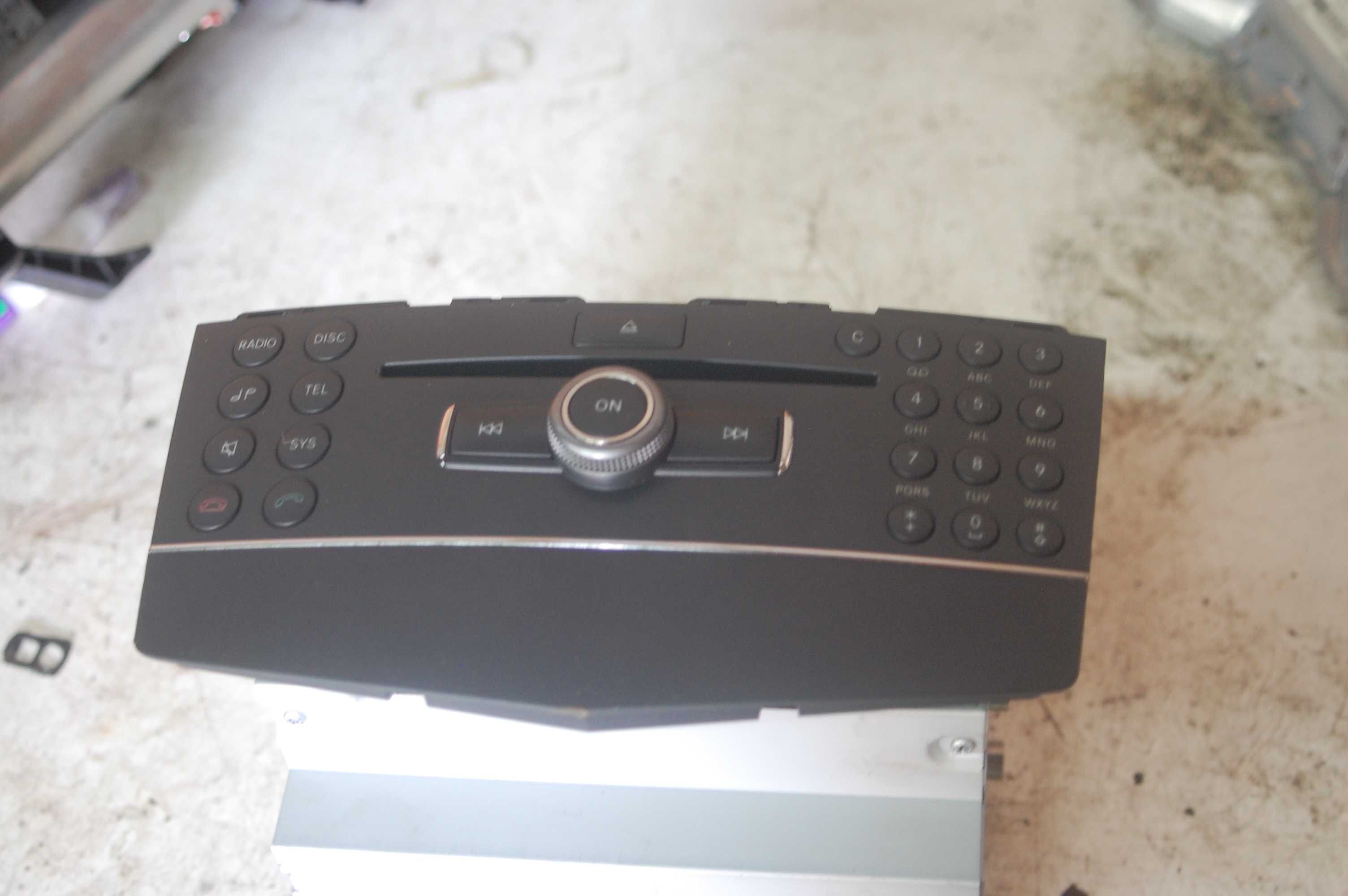 Radio fabryczne Mercedes W204