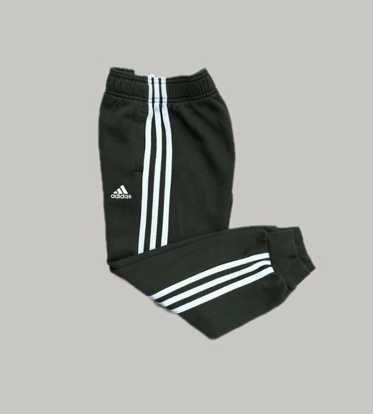 Оригинальные спортивные штаны Adidas на мальчика  4-5 лет