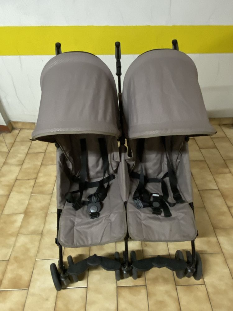 Carrinho de gémeos