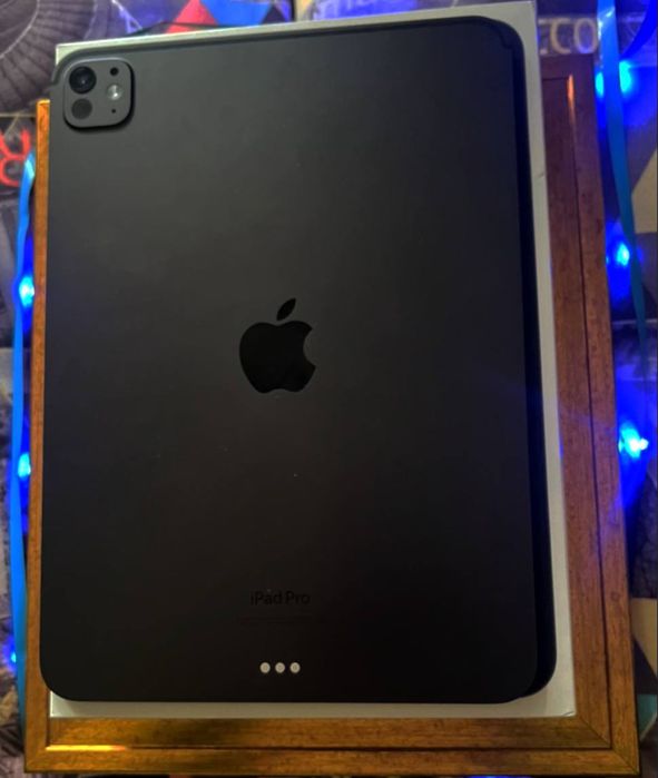 iPad Pro 11" М4 (2024), 256 ГБ.  Отличное состояние + Чехол!