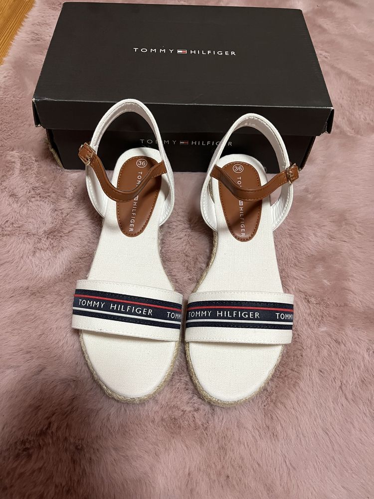 Tommy Hilfiger sandałki sandały logowane białe koturnie logowane r 36