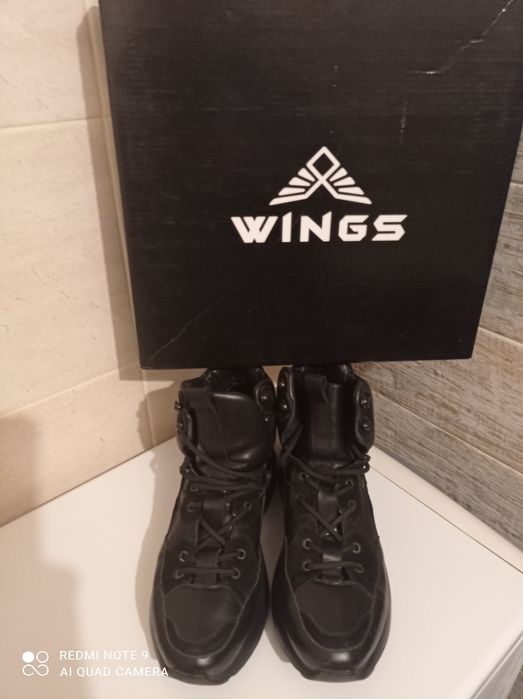 Ботинки, черевики, красовки, кеди жіночі