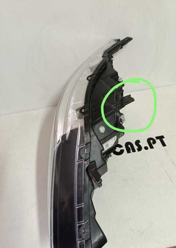 Otica Direita Nissan Qashqai II (13->)