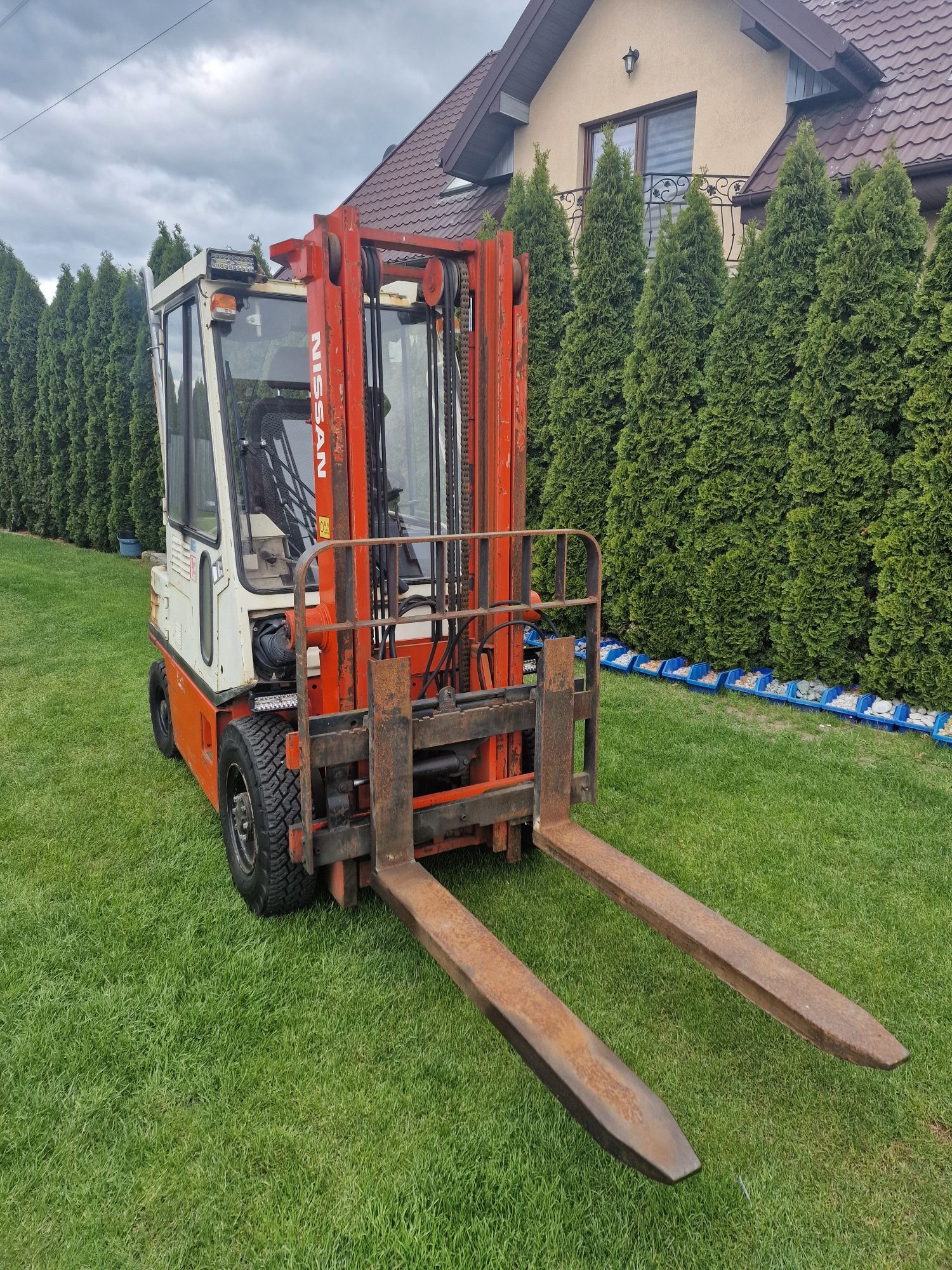 Wózek widłowy NISSAN 2.5 tony