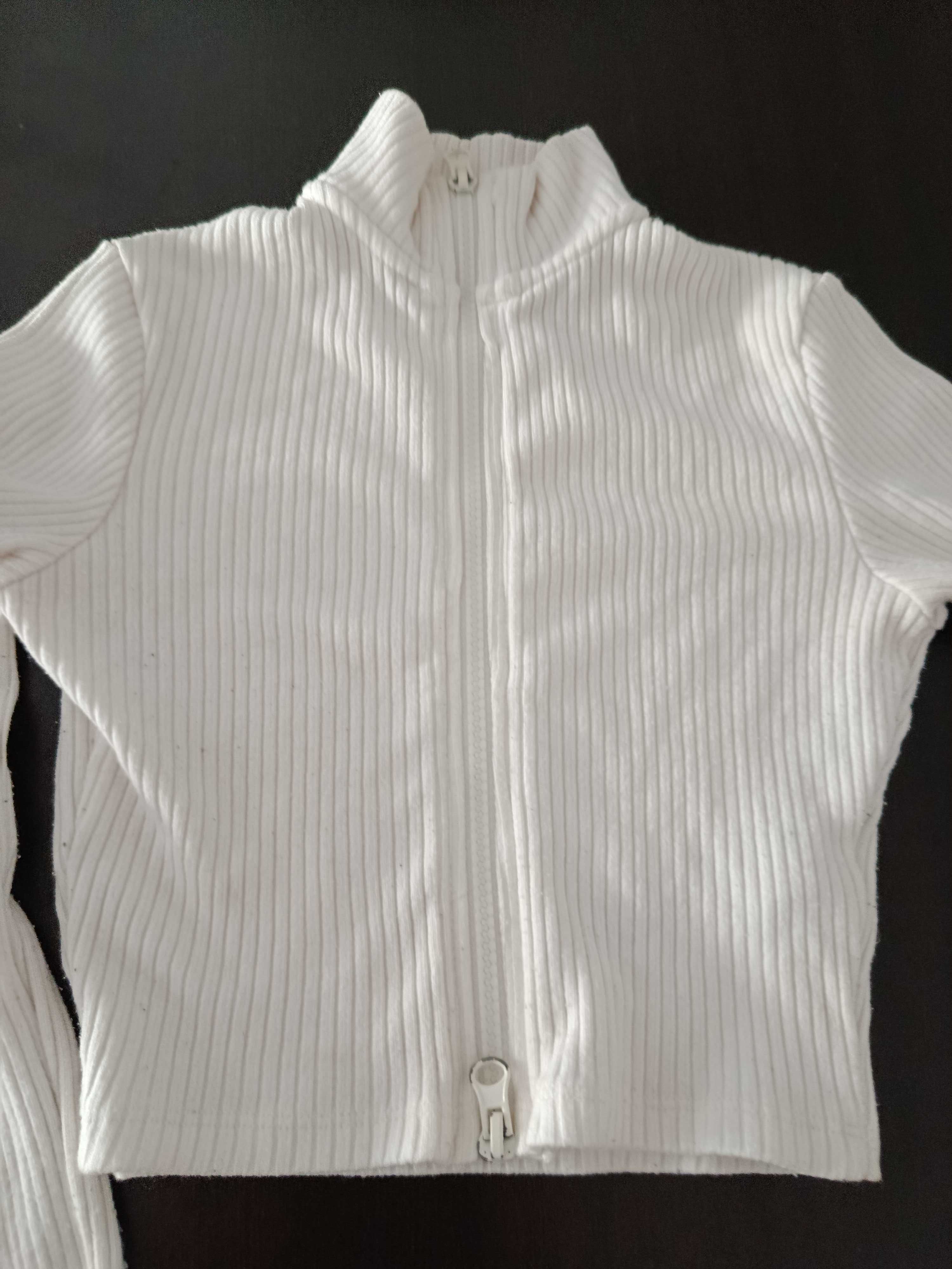 Casaco malha curto branco da Bershka. Tamanho XS.