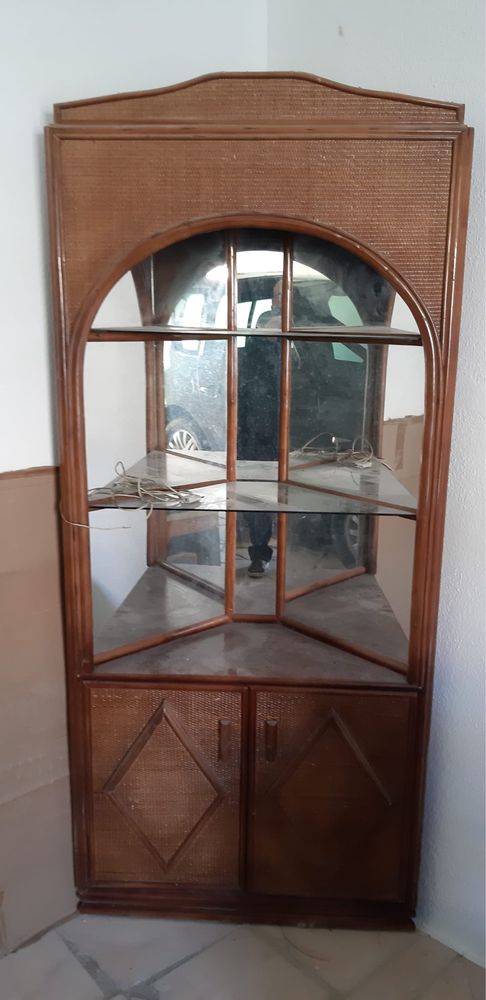 Movel de.Canto eletrificado em bambu