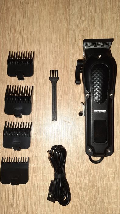 Професійна безпровідна машинка для стрижки волосся (трімер) .
