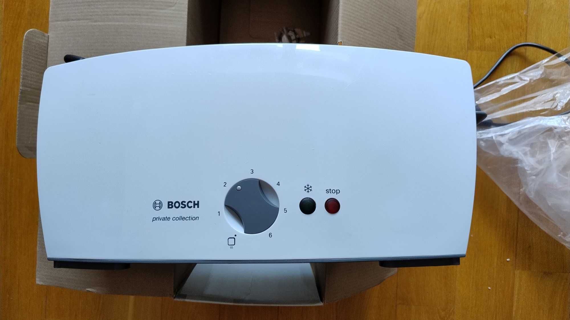 Białe Toster Bosch o mocy 900W na 2 kromki.