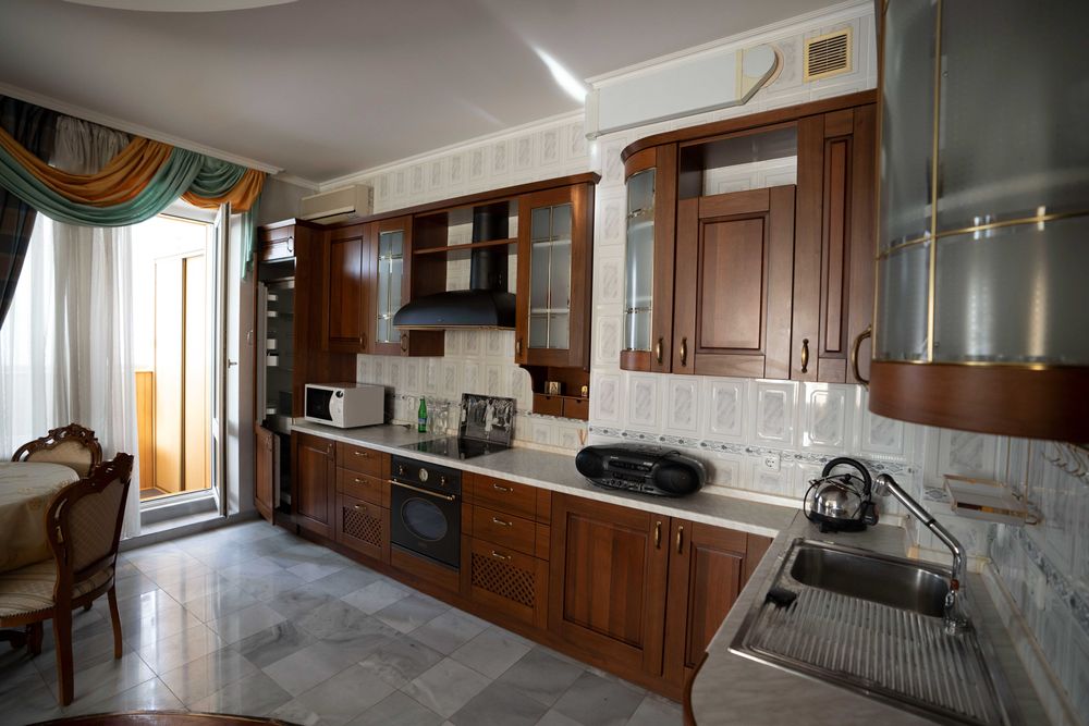 Продам 3кімнатну на вул. Дмитрівський 13а Цирк Золотоустівська