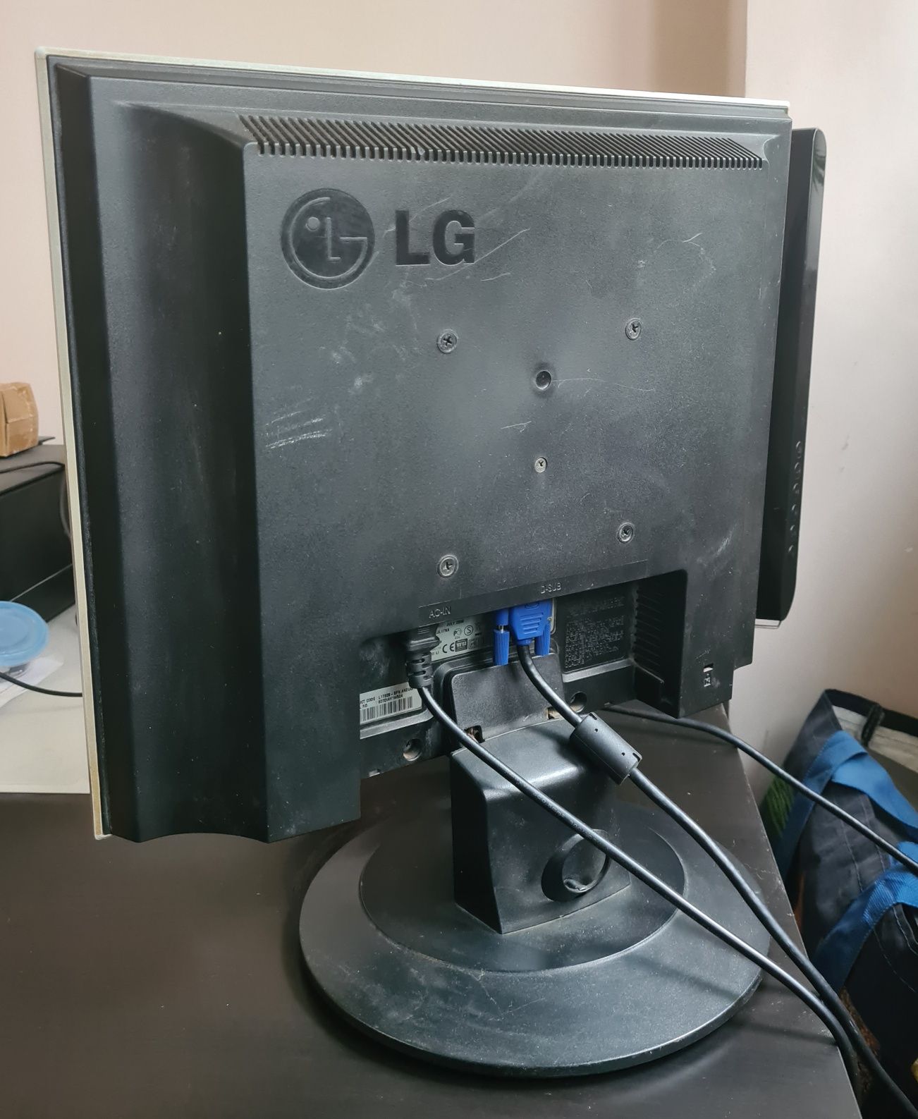 Monitor LG 17" HDMI, VGA
