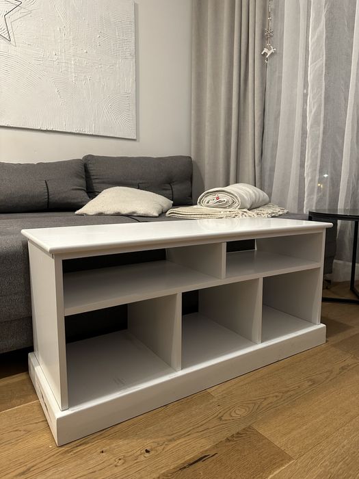 Biala szafka na buty