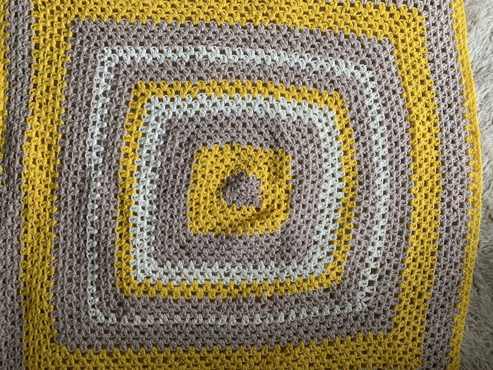 żółty koc kwadrat na szydełku szydełkowy handmade ręcznie robiony