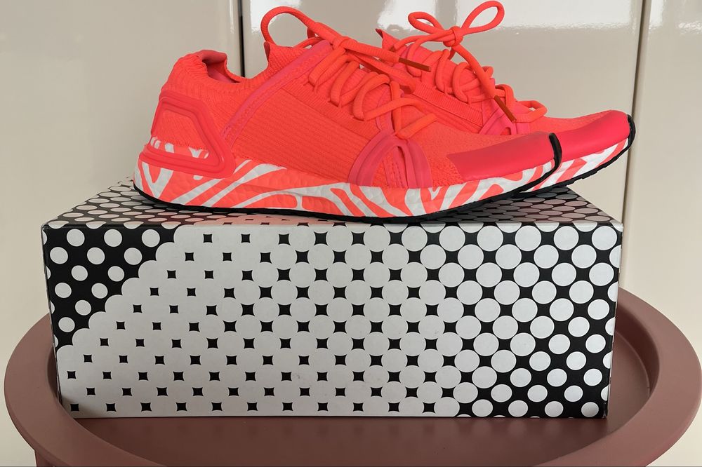 Оригінальні кросівки adidas by stella mccartney