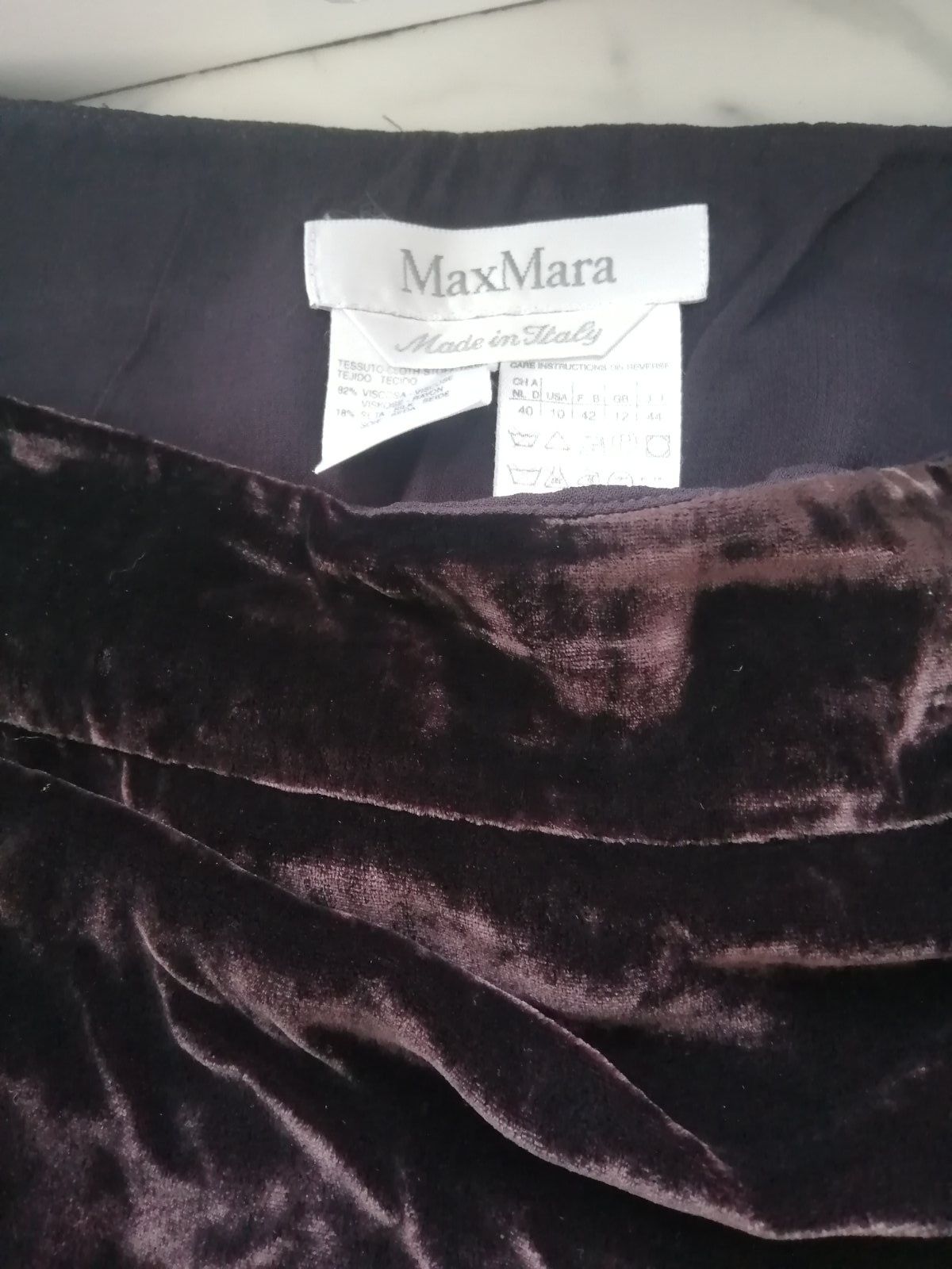 Оксамитова спідниця Max Mara розмір 40 у складі шовк