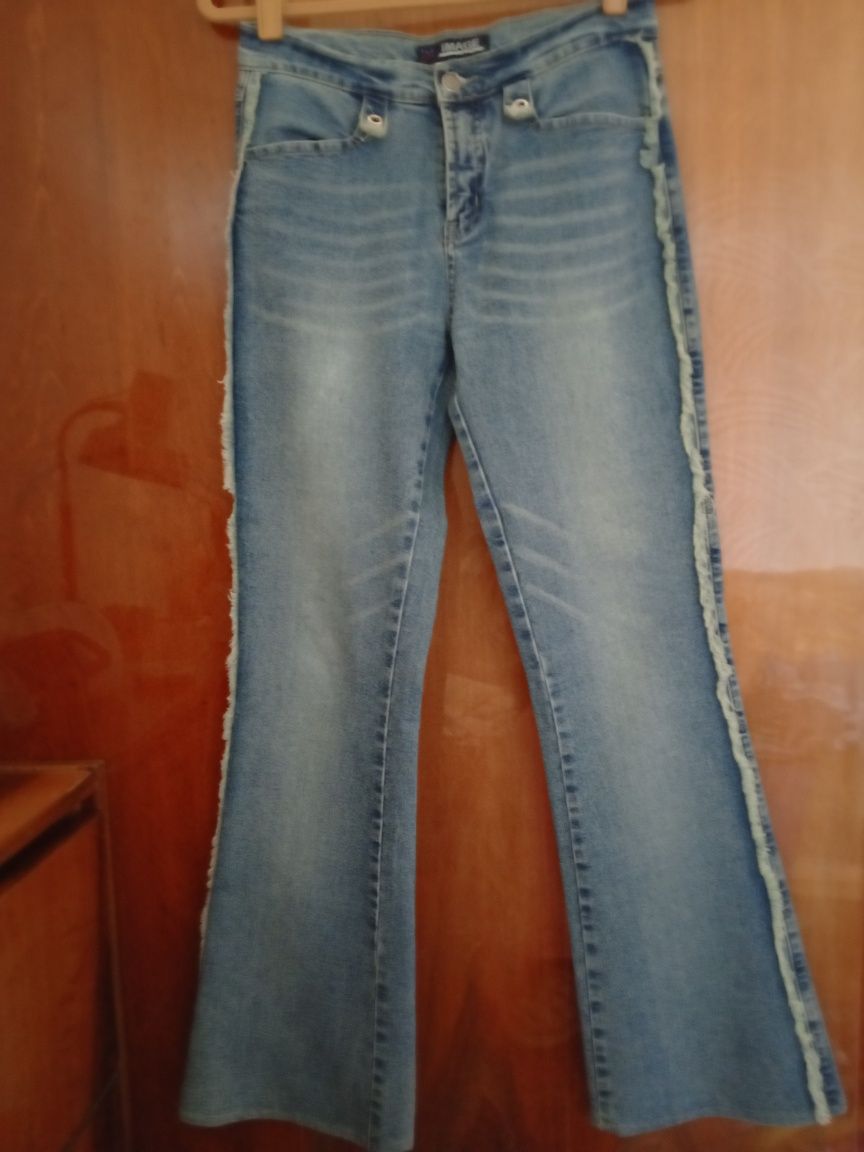 Продаются женские джинсы сезон весна -лето, р.38
