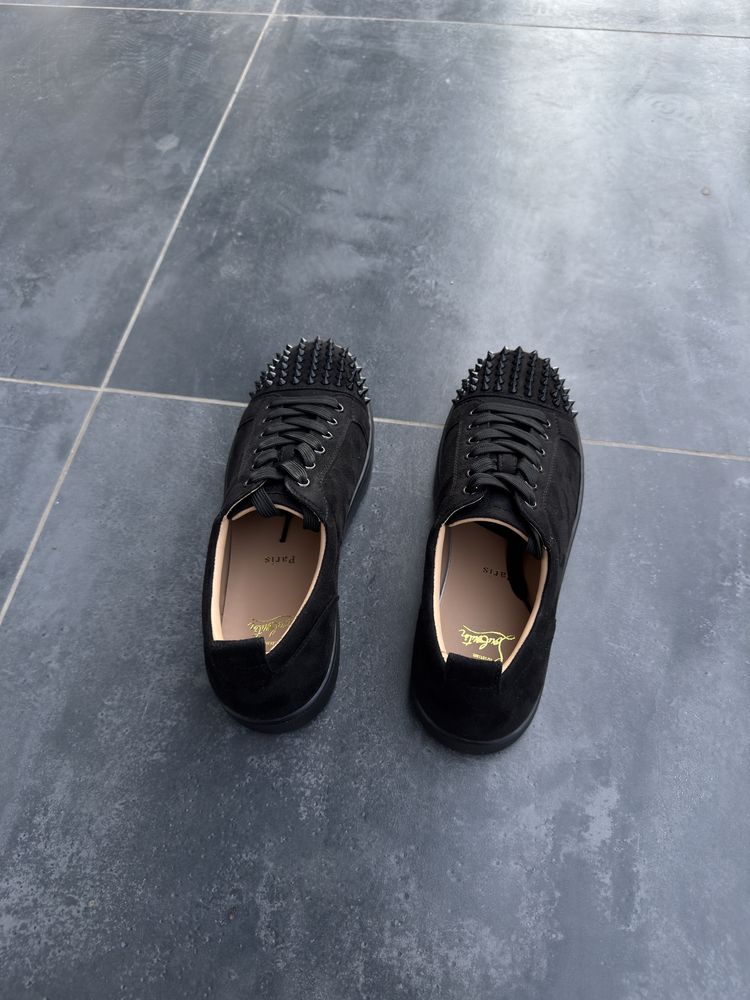 Christian Louboutin з шипами