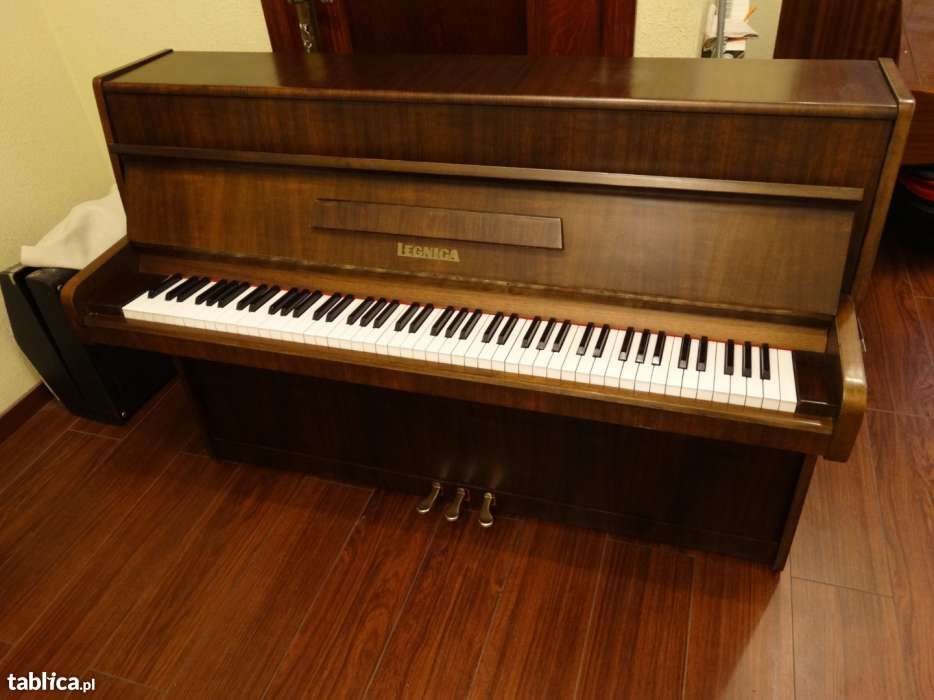 pianino legnica ciemny brąz idealne