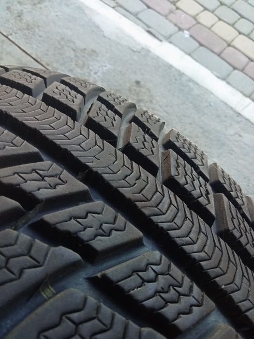 Opony zimowe bieżniowane 205/55 r16
