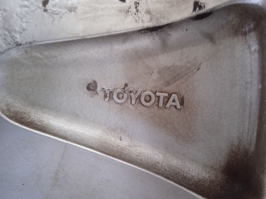 Oryginalne felgi aluminiowe 17 cali Toyota, czujniki ciśnienia, 5x100