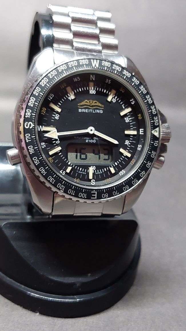 Zegarek Breitling Navitimer Pluton 2100