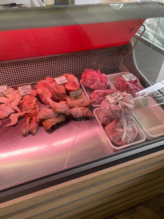 Продам холодильные витрины, и морозильную камеру