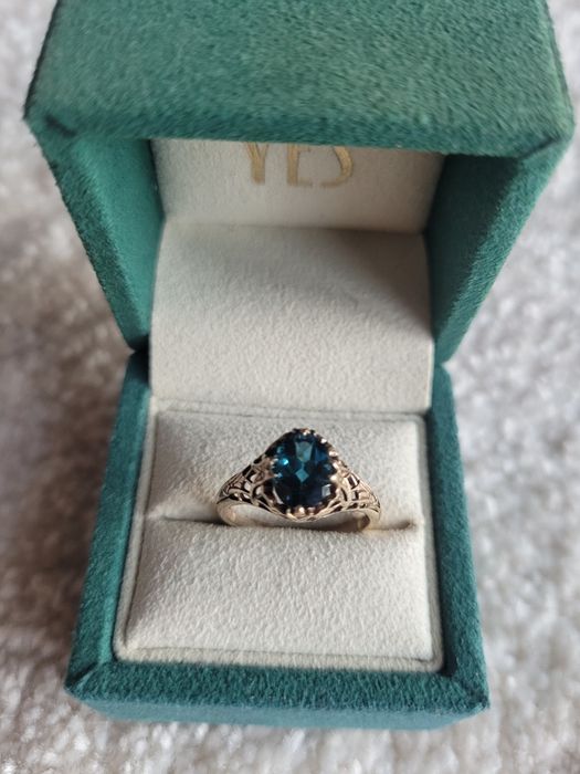 Pierścionek Yes Kolekcja wiktoriańska topaz london blue
