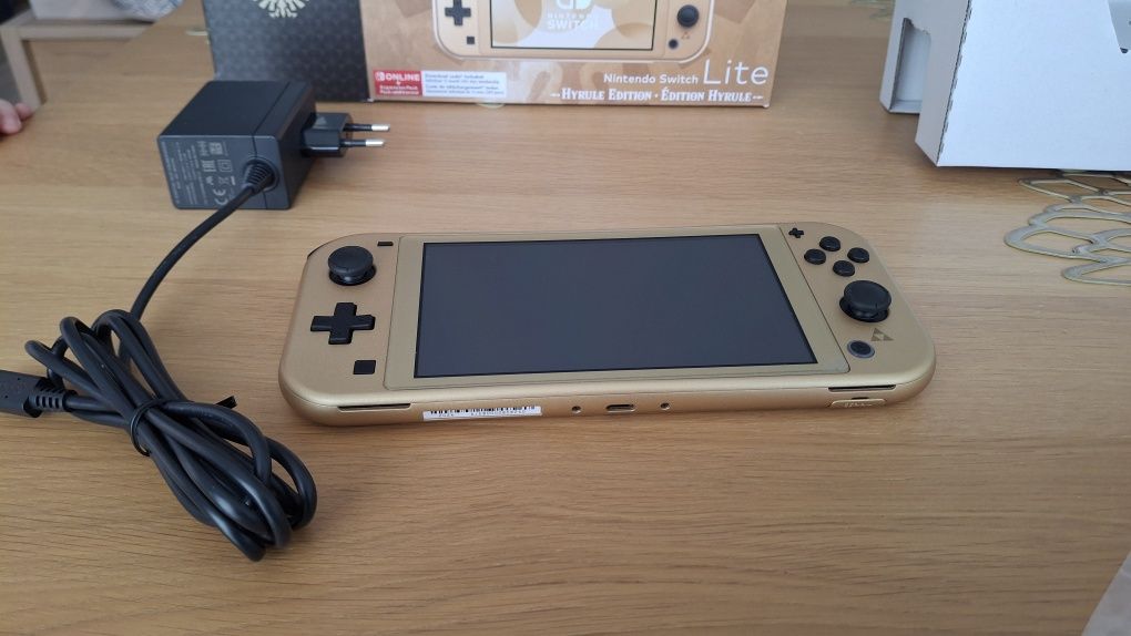 Nintendo Switch Lite Hyrule Edition