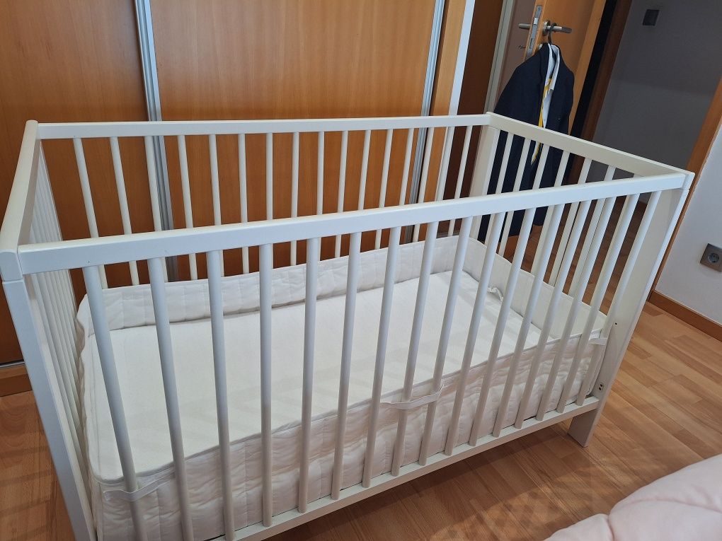 Cama grades branca Ikea