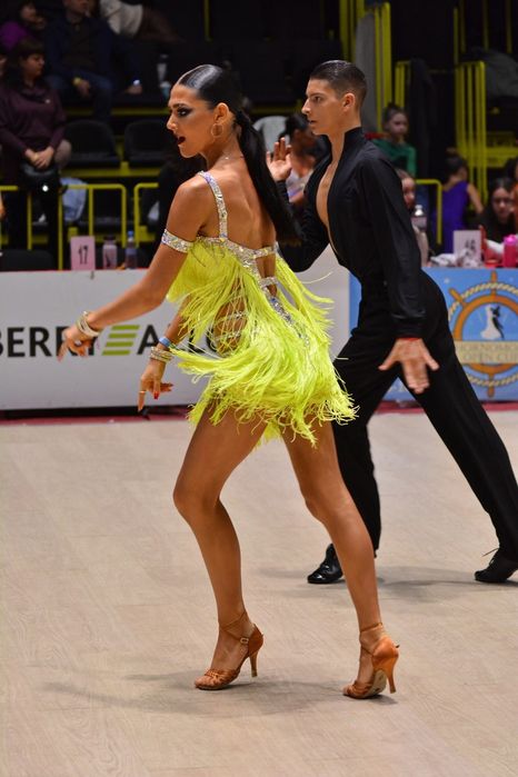 Продам сукню для латини